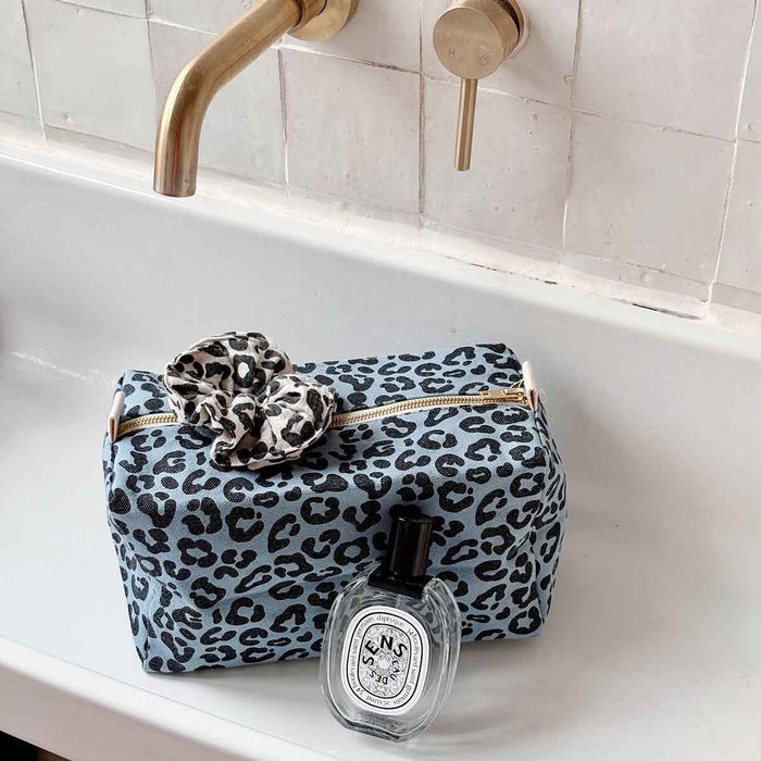 Rose in April Blue Animal Beauty Bag